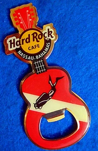 IMÁN DE GUITARRA ABRIDOR DE BOTELLAS CON BANDERA DE PLUMÓN NASSAU BAHAMAS DIVER Hard Rock Café - Imagen 1 de 1
