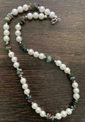 Collar de cuentas de vidrio blanco de 18" y astillas de ágata Foto 1 de 3