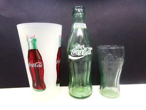 3 ARTÍCULOS DE COCA COLA DE COLECCIÓN BOTELLA DE VIDRIO DIETA COQUE 8 0Z BOTELLA Y VASOS DE VIDRIO DE PLÁSTICO 2002 - Imagen 1 de 4