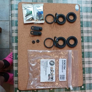 Brembo Rear Caliper Seal Kit BCk2704 SCK2704 Jaguar Porsche Audi VW - Picture 1 of 7