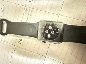 Apple Watch Series 3 38mm Uszkodzenie ekranu Sprzedaż w ten sposób - Zdjęcie 1 z 3
