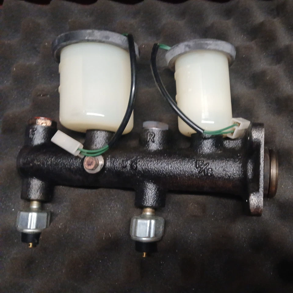 Cilindro maestro de frenos Toyota NOS OE - 1974-1975 - Wagner F96792 Foto 1 de 4