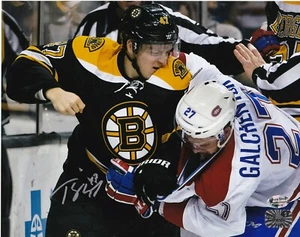 TOREY KRUG BOSTON BRUINS ACCIÓN FIRMADA 8x10 - Imagen 1 de 1