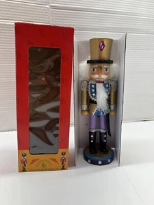 Navidad Cascanueces Soldado Púrpura Dorado Metálico Chaqueta Espada y Sombrero de copa - Imagen 1 de 12