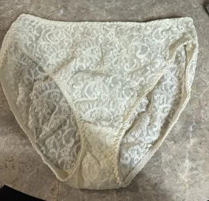 VINTAGE STRETCH LACE PANTY! SIZE M/L.     CREAM - Picture 1 of 3