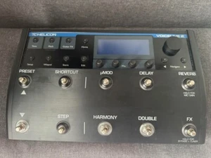 TC-HELICON VOICELIVE 2 Vocal Multi-Effects Processor Pedal w/power supply - Picture 1 of 2