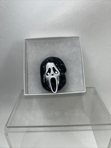 Vintage Working Scream Ghostface Pin Rare Collectible Horror Movie Halloween - Picture 1 of 14