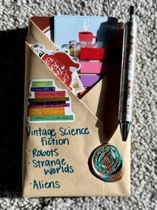 ✨ Blind Date With A Book — Vintage Science Fiction Mystery Read Surprise Gift ✨ - Picture 1 of 6