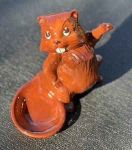 ๐ฆซ Vintage โRโ Signed Ceramic / Porcelain Beaver Character Dish 6โx 5.5โ x 3.5โ - Picture 1 of 6