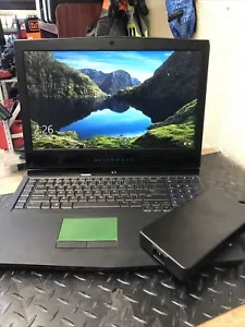 *READ* Alienware 17 R5 17.3'' 256GB+1TB i7 8750H 16GB RAM GTX1070 Gaming Laptop - Picture 1 of 12