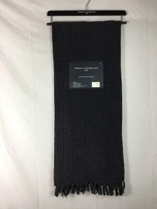 Manta French Connection gris oscuro 50” x 60” tejido gofre con flecos - Imagen 1 de 3