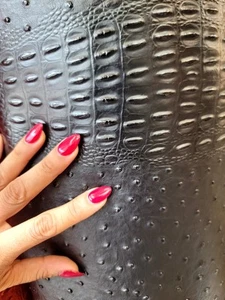 Tessuto vinile stampa animalier struzzo nero venduto da cantiere per tappezzeria artigianale - Foto 1 di 10