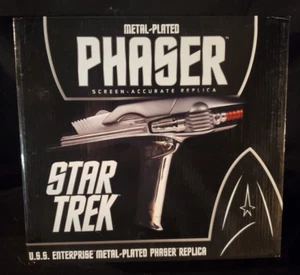 STAR TREK: METALLBESCHICHTETE STUNTPROP PHASER Replik - 2011 OM (KR) - Bild 1 von 5