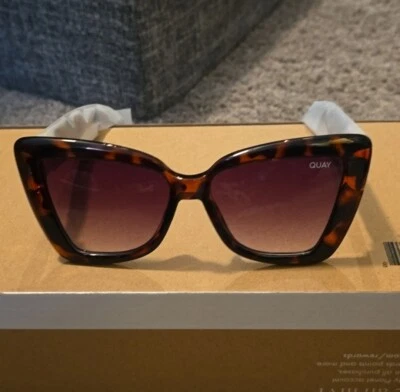 Gafas de sol Quay con estampado negro y marrón con estuche de transporte - Nuevas Foto 1 de 4