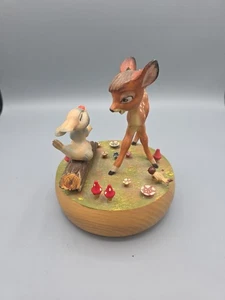 Caja de música de madera tallada Disney Bambi & Thumper Anri Reuge funciona - Imagen 1 de 4
