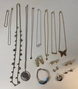 Lote Mixto de Joyas 16 Piezas Collares, Pendientes, Pulseras, SS, Arte, Avon - Imagen 1 de 3