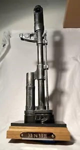 Support display stand for AK 74 M bayo. with wooden base and engraved plate - Picture 1 of 5