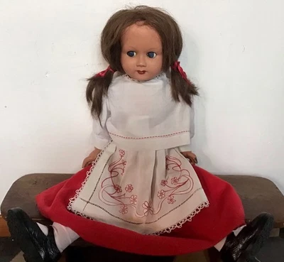 Bambola in bachelite, senza marca, probabile made in Italy. Alta 62 cm.  - Immagine 1 di 3