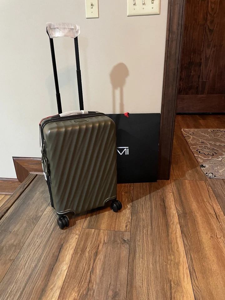 Nuevo Tumi 19 grados internacional expandible 4 ruedas para llevar 147676-T529 Foto 1 de 4