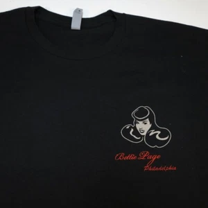 NUEVA CAMISETA DE TIENDA BETTIE PAGE FILADELPHIA Talla Para Hombre XXL Betty / Rockabilly - Imagen 1 de 3