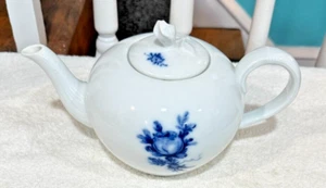 hutschenreuther cobalt rose blue and white teapot - Picture 1 of 5