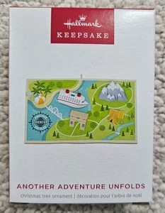 Hallmark 2024 Another Adventure entfaltet Reisekarte Andenken Weihnachtsschmuck Neu im Karton - Bild 1 von 3