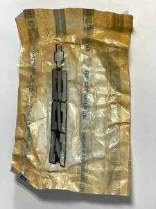 1982 83 84 85 86 87 88 89 90 91 92 Camaro Z28 emblema de parachoques trasero plateado 14083662 - Imagen 1 de 5