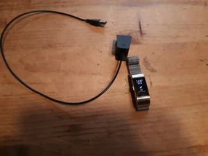 Fitbit Wrist Tracker FB407 With Metal Band - Picture 1 of 3