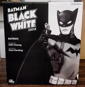 DC Direct - Batman: Black & White - Cliff Chiang (Statua Edizione Limitata) 2011 - Foto 1 di 11