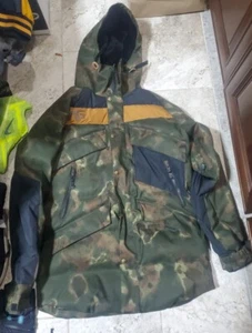 ERSTAUNLICHER LOOK ANALOG BY BURTON CAMO SNOWBOARD KAPUZENJACKE HERREN GRÖSSE MEDIUM - Bild 1 von 14