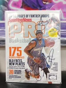 Rivista di notizie sportive firmata Al Horford e Gerald Wallace Jsa Coa - Foto 1 di 3