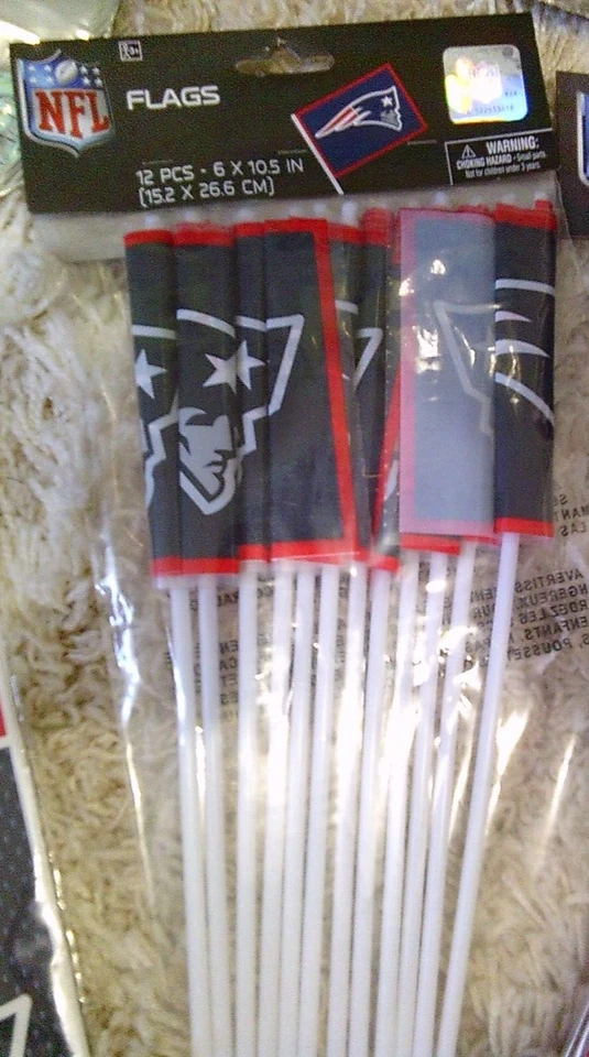 1 NUEVO Pack de 12 Banderas Fiesta NFL NEW ENGLAND PATRIOTS FUTBOL 6x10.5" Foto 1 de 1