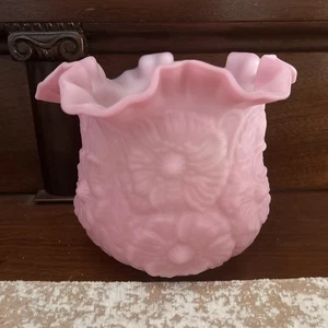 Vintage Fenton Satin Pink Rose Glass Poppy Floral Ruffled Edge Vase 6" - Picture 1 of 8