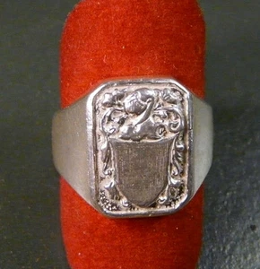 MEN'S SHIELD RING with engraving coat of arms 925/1000 SILVER - Picture 1 of 1