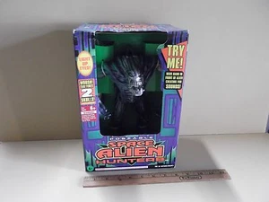 Poseable Space Alien Hunters 12"in Figure w/Light-Up Eyes/Tail That Fires Skulls - Picture 1 of 10