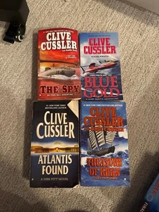 Lot of 4 Clive Cussler Paperback Books - Imagen 1 de 3