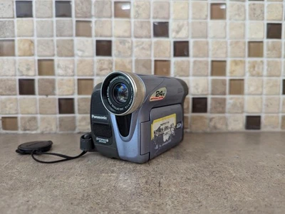 PANASONIC PV-GS19 MINI DV CAMCORDER PARTS ONLY - Image 1 of 4