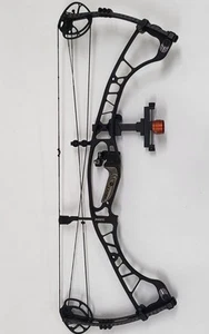 Hoyt Carbon Spyder Turbo Compound Bow with Accessories - Picture 1 of 12