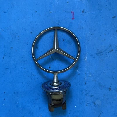  1999 2000 01 2002 2003 2004 2005 2006 MERCEDES-BENZ W220 S430 S500 EMBLEMA CAPÓ Foto 1 de 4