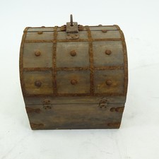 SURVIVOR WINNERS AT WAR: Necklace Stand