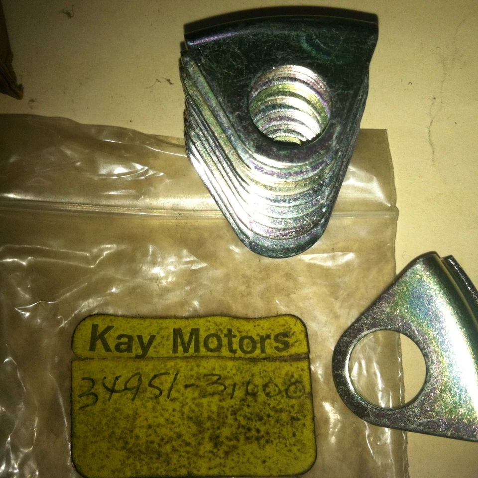 Suzuki 34951-31000 1972 GT750 SOPORTE COMBINACIÓN MEDIDOR Foto 1 de 1