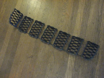 2021-2024 Jeep Grand Cherokee grade frontal inserção de grade colb de mel 7cv96gxhab fabricante de equipamento original - Imagem 1 de 4