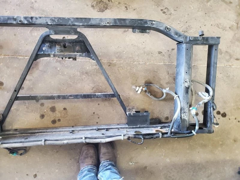 (仅限本地提货)散热器芯支撑经典款式适合 03-07 SIERRA 2500 P — 第 1/4 张图片