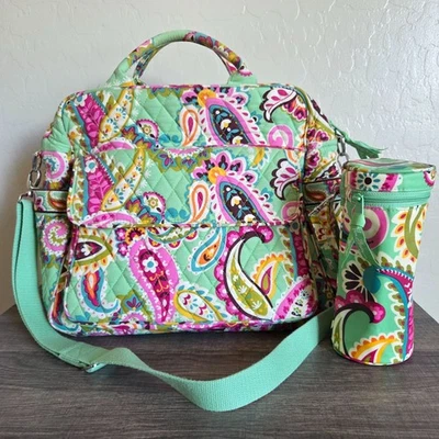 Bolsa de pañales convertible para bebé Vera Bradley con carrito para biberones en verde Tutti Frutti Foto 1 de 4