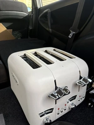 DeLonghi Argento Flora 4 Slice Toaster Beige  - image 1 of 3