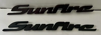 Лот из 2 оригинальных эмблем Pontiac Sunfire. 1 Темно фиолетовый 1 черный. Пластиковый 1 штырьок 10,5"" - Изображение 1 из 4