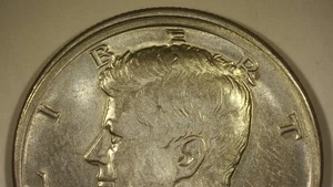 1971-D Kennedy Half Dollar - Misaligned Dies Error Coin - Picture 1 of 4
