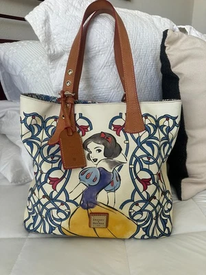 Bolso grande Dooney And Bourke Blancanieves exclusivo de Disney Foto 1 de 4