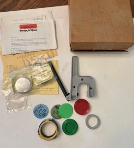 BADGE-A-MINIT PRESS & HAND HELD MACHINE SET Still in ORIGINAL BOX - Picture 1 of 5