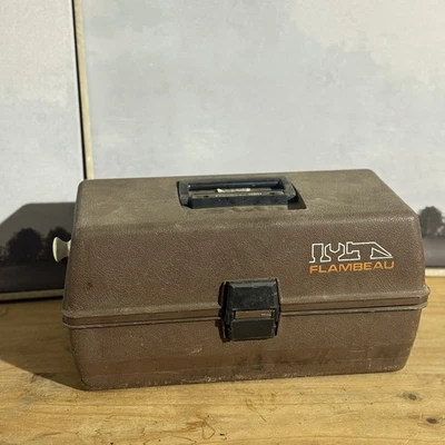 DE COLECCIÓN FLAMBEAU 14011 APAREJOS DE PESCA/CAJA DE HERRAMIENTAS MARRÓN CON CAJA DE HERRAMIENTAS DE INSERCIÓN NARANJA Foto 1 de 4